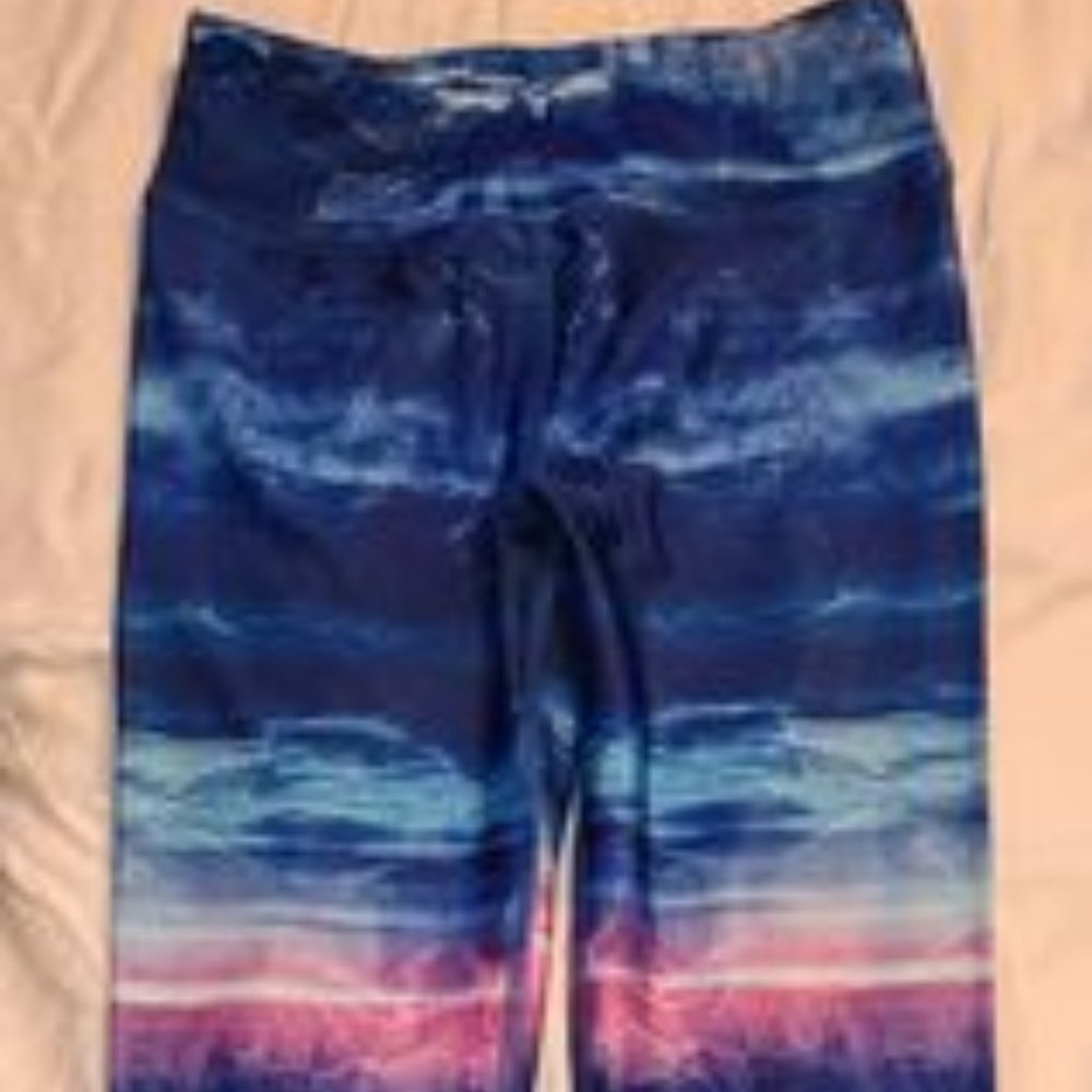 EVCR leggings/yoga pants, size medium. Would fit a small. High waisted and 3/4.